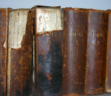 Schadhafte Buchrücken
